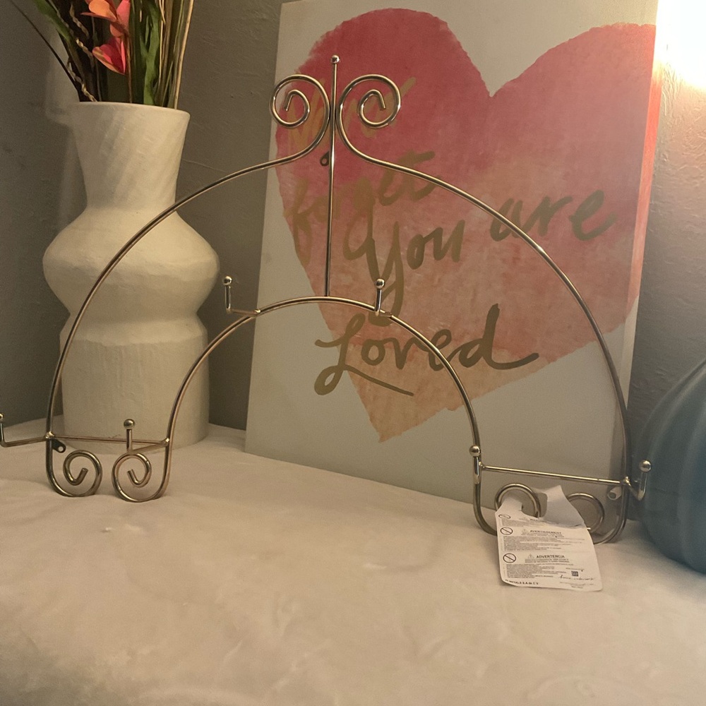 Elegant Gold Metal Display Stand